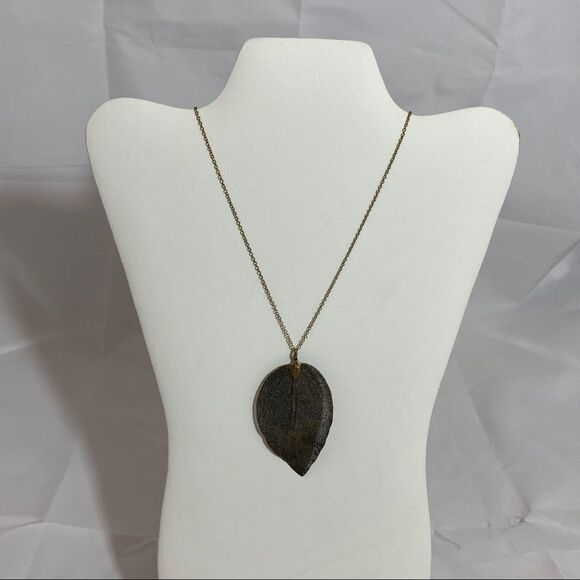 Gold Embellished Leaf Necklace - Picture 2 of 8